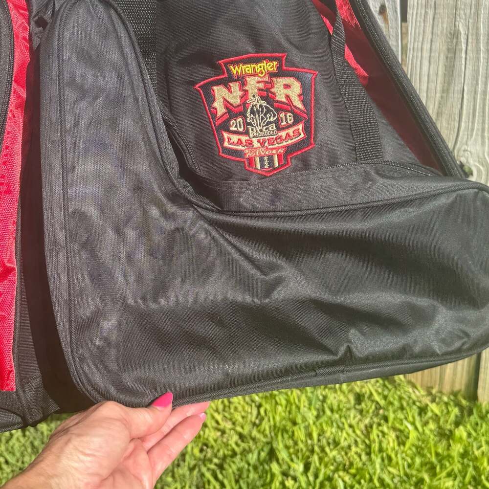 Wrangler NFR 2016 Las Vegas ProRodeo Justin Boots Red Black Duffel Travel Bag - Picture 7 of 9